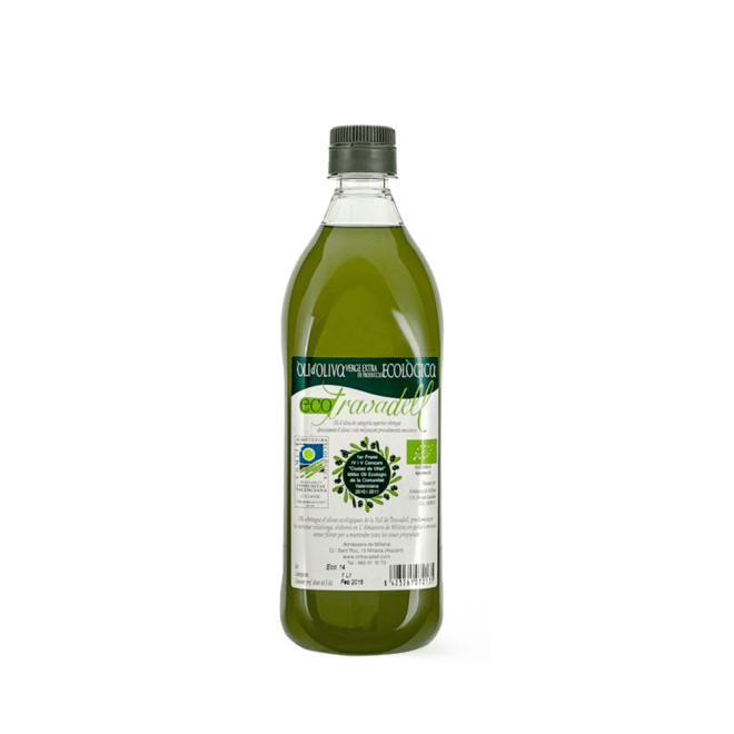 Botella de 1 litro de aceite de oliva ecológico Travadell sobre fondo transparente